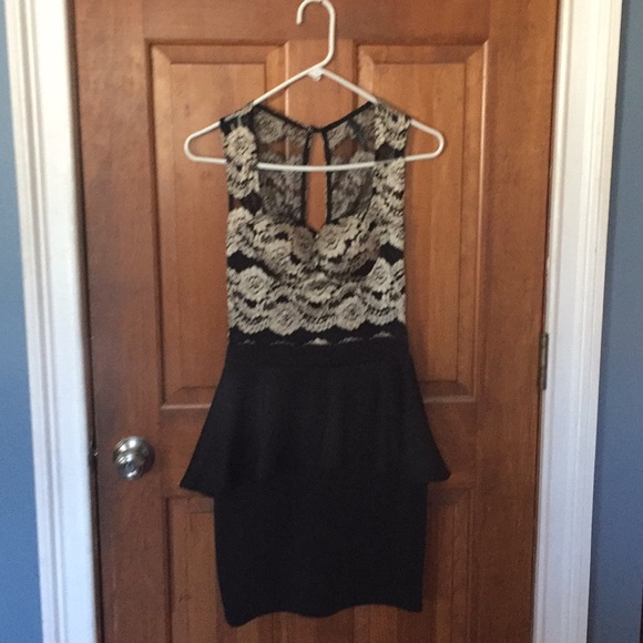 Dresses & Skirts - Cocktail dress